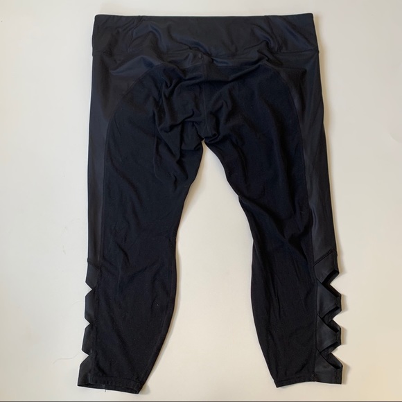 Athleta Plus Size Cobra Tights Cropped Cut Out Black Size 2X Yoga Barre Athletic - Picture 5 of 8
